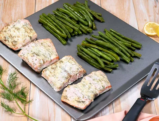 Salmón y judías verdes al horno
