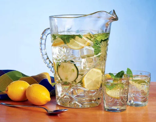 Agua de pepino y limón