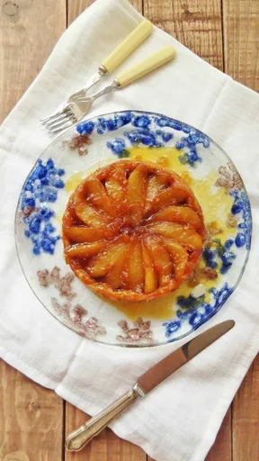 Tarta tatin de pera y jengibre para dos