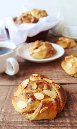 Cardamom Almond Cinnamon Buns