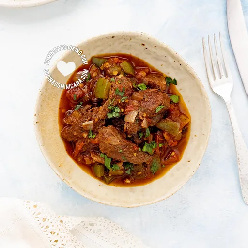 Carne guisada de res