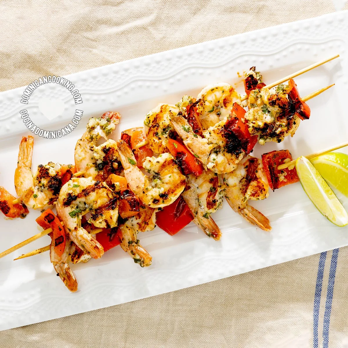 Garlic Shrimp Skewers [Video+Recipe] Pinchos o Brocretas de Camarones