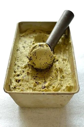 Helado de pistacho stracciatella