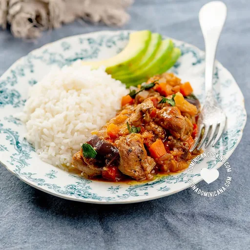Berenjena con Cerdo Guisado