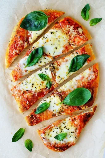 Pizza de pan naan en diez minutos