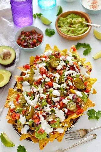 Nachos de verduras jamaicanos