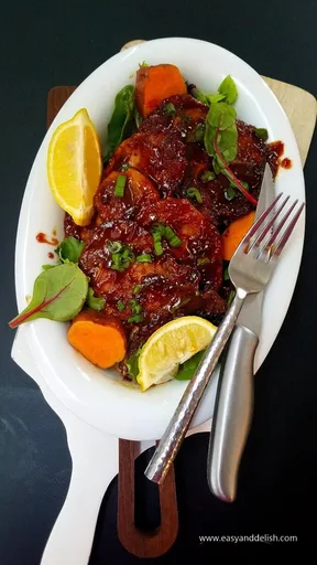 Chuletas de cerdo a la barbacoa fritas en sartén rápidas