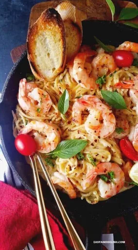 Pasta con gambas al ajillo