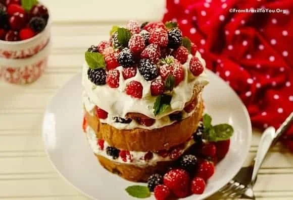 Quick Panettone Shortcake (Bolo de Panetone)