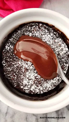 Bizcocho en Taza de Chocolate