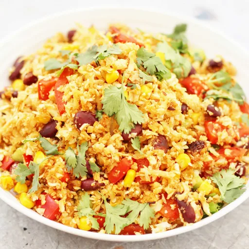 Arroz de coliflor con especias mexicanas