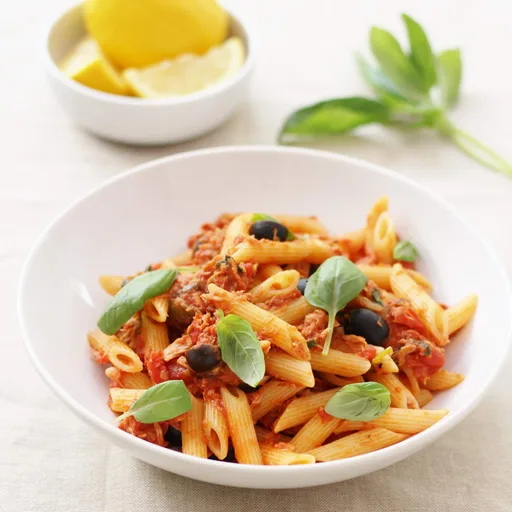 Pasta con atún al estilo siciliano fácil