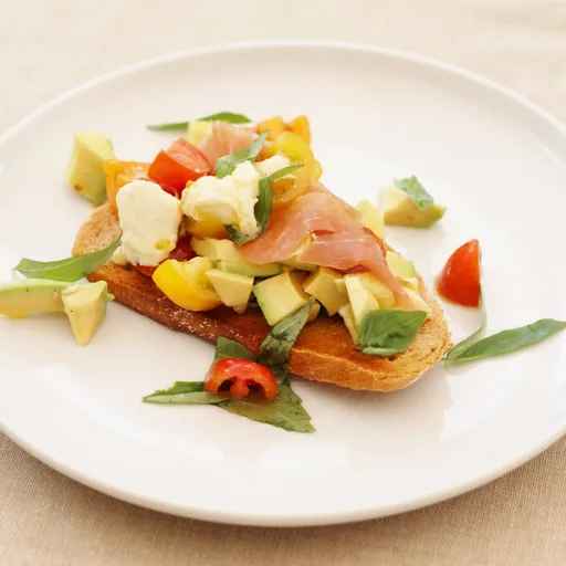 Tostada de aguacate al estilo italiano