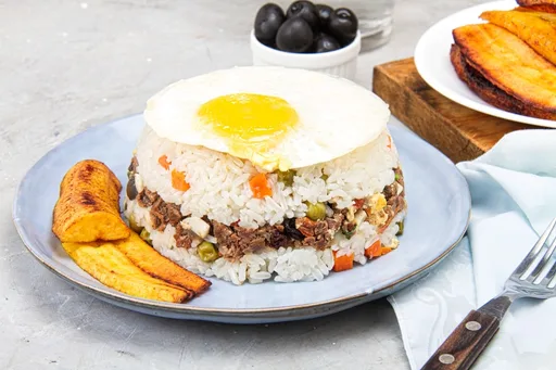 Arroz tapado peruano con carne