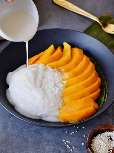 Arroz glutinoso con mango