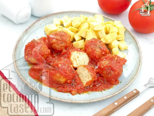 Albóndigas de pollo con tomate