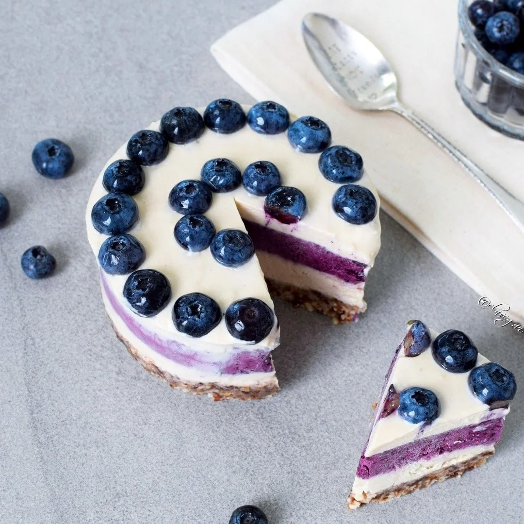 Raw vegan blueberry cheesecake