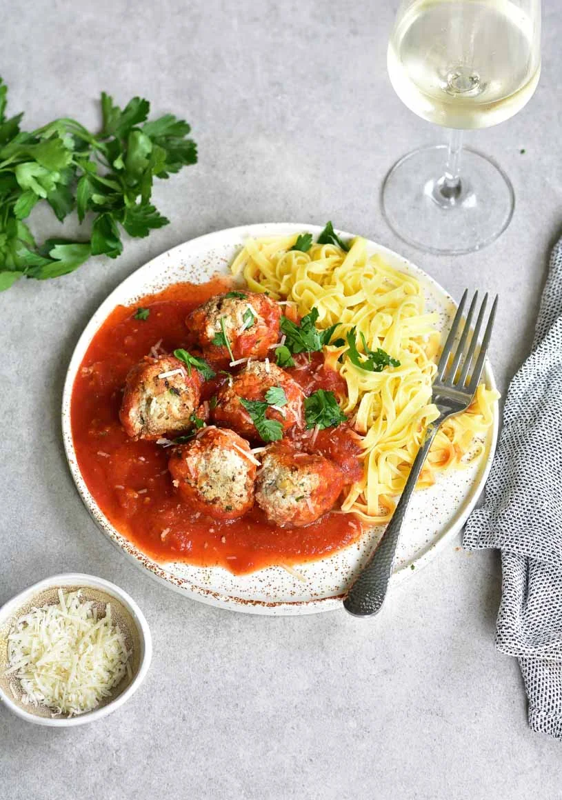 Albóndigas de ricotta con salsa de tomate picante