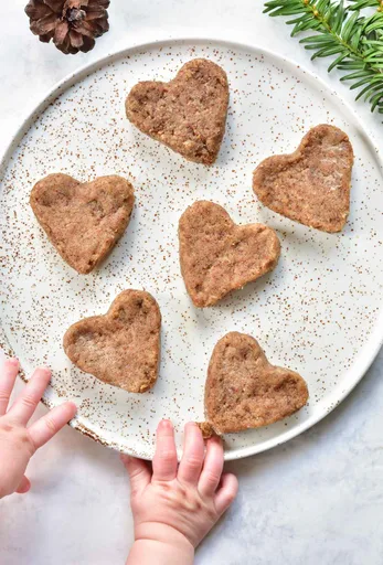 Soft gingerbread cookies for babies (sugar-free and flour-free baby cookies)