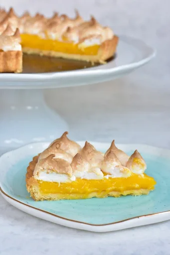 Tarta de fruta de la pasión con cobertura de merengue