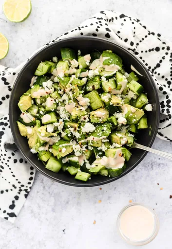 Ensalada de pepino y aguacate