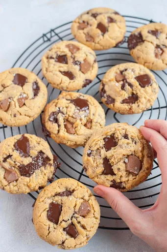 Chocolate chunk peanut butter cookies