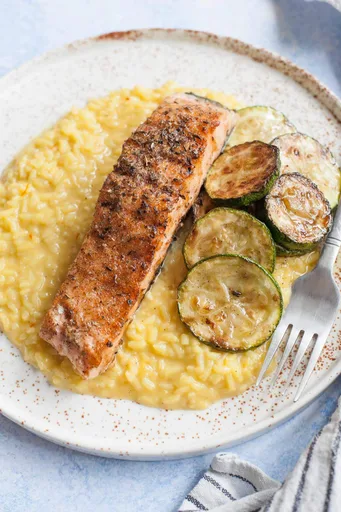 Saffron risotto with salmon and zucchini