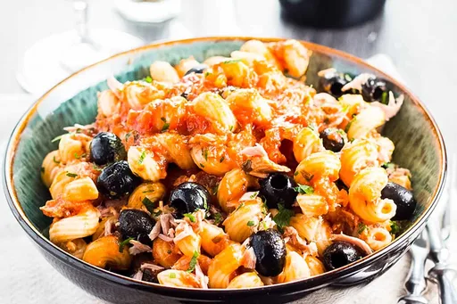 Ensalada de pasta con atún