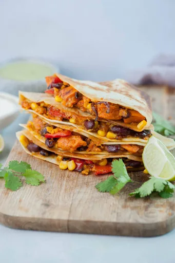 Las mejores quesadillas vegetarianas (quesadilla de boniato y judías negras)