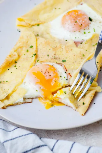 Crepes salados (con jamón, queso y huevos)