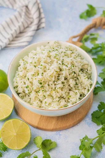 Arroz con cilantro y lima