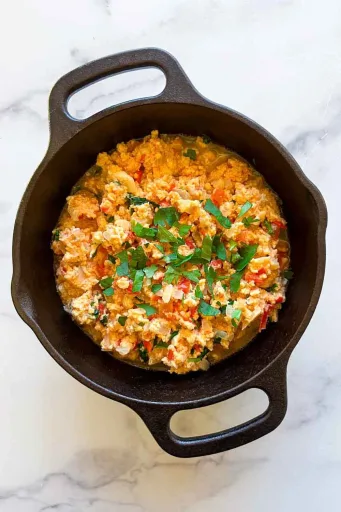 Perico venezolano (huevos revueltos con sofrito)
