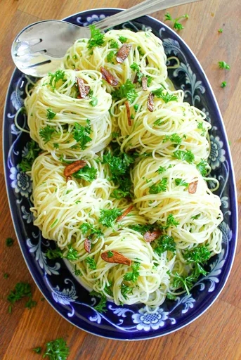 Pasta con ajo y aceite de oliva