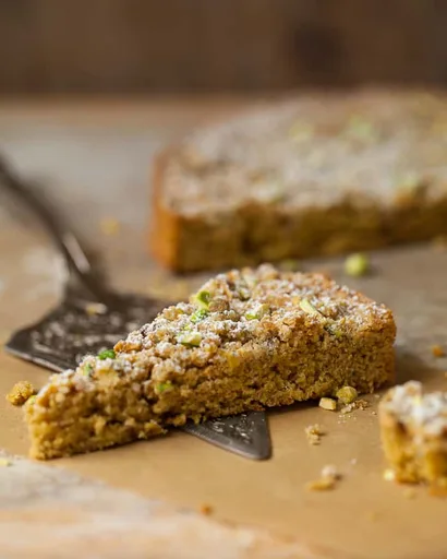 Pistachio Crumble Cake