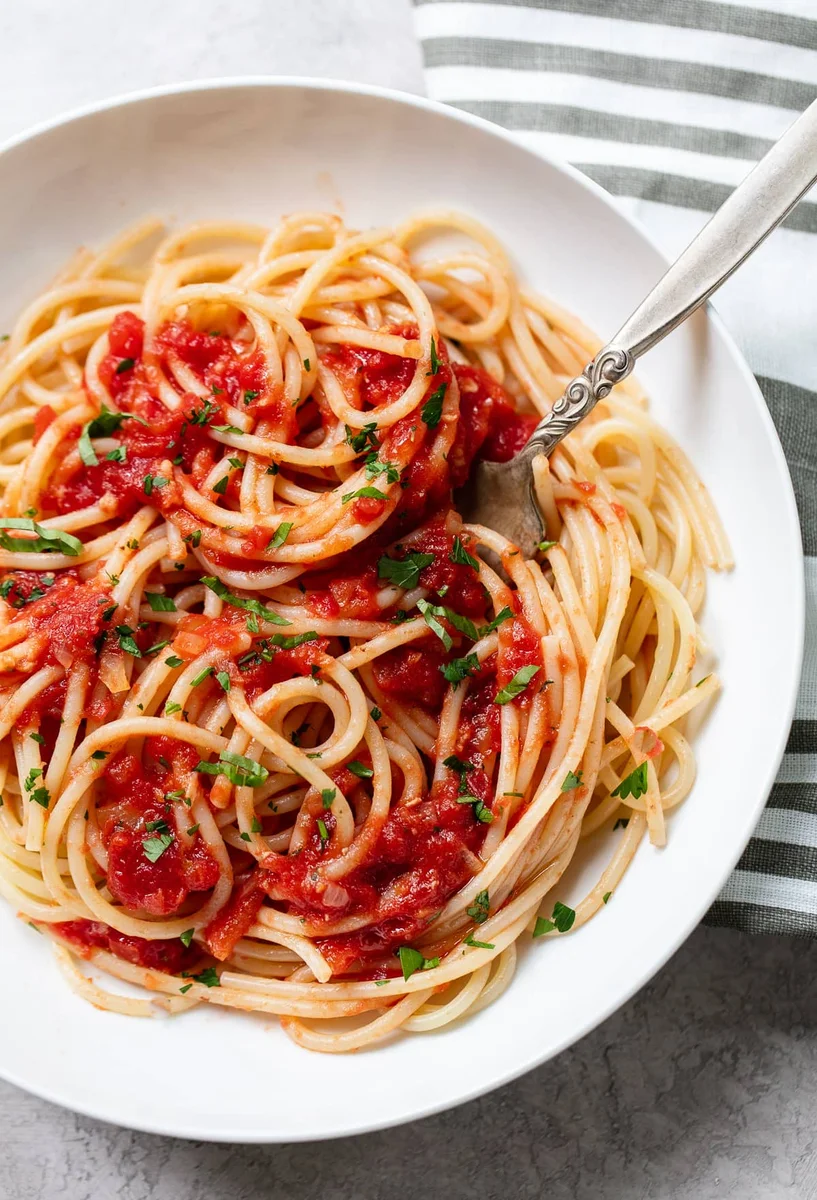 25-Minute Pasta Pomodoro Sauce (With Fresh or Canned Tomatoes)