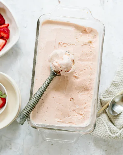 No Churn Strawberry Ice Cream (With Fresh or Frozen Berries)