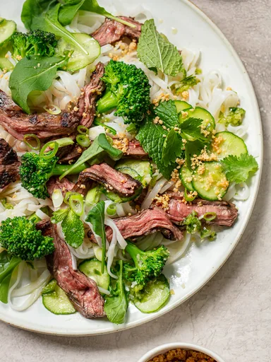 Grilled Chili-Lime Steak Salad