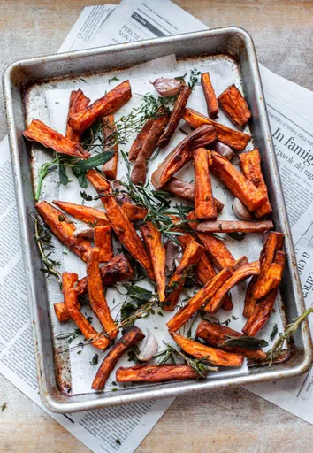 Patatas dulces fritas con hierbas toscanas