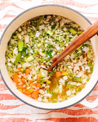 Caldo de verduras casero multiusos