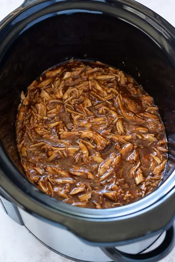 Pollo Desmenuzado a la Barbacoa en Olla de Cocción Lenta