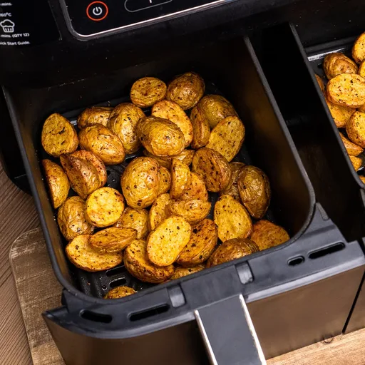 Patatas pequeñas en freidora de aire