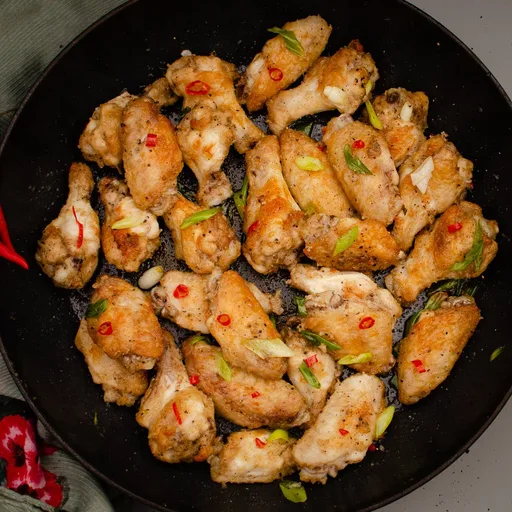 Alitas de pollo a la sal y pimienta estilo chino