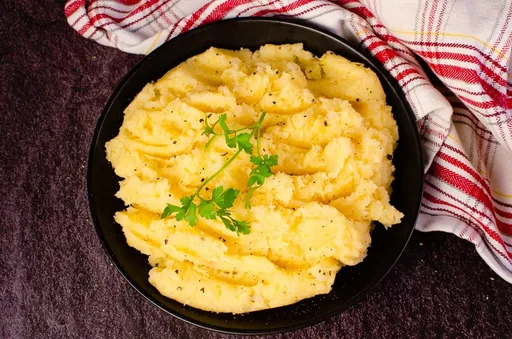 Puré cremoso de colinabo a la mantequilla