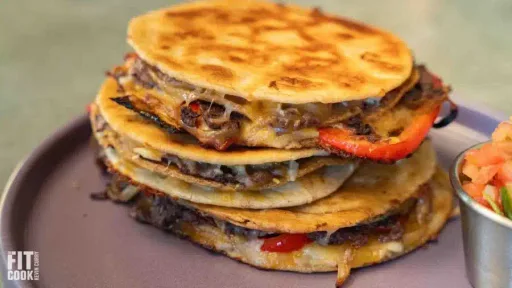 Quesadilla crujiente en capas
