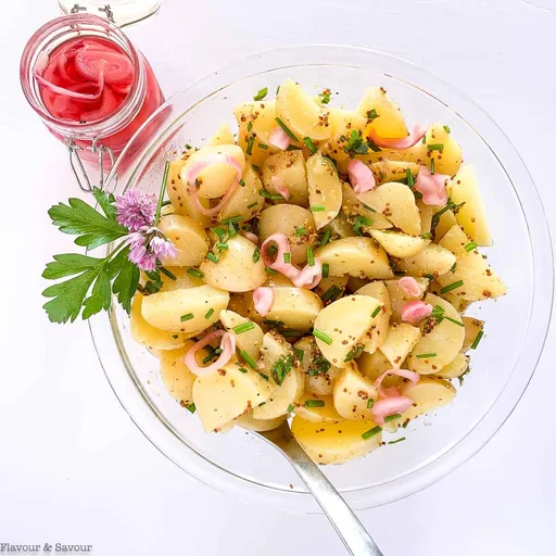 Ensalada de Patatas con Chalotas Encurtidas