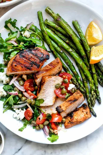 Receta de chuletas de cerdo mediterráneas a la parrilla