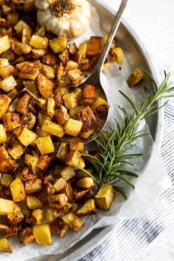 Crispy Potatoes with Roasted Garlic Aioli