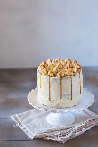Tarta de plátano con cobertura de caramelo