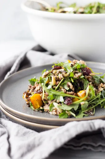 Ensalada de arroz salvaje y rúcula