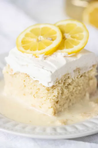 Pastel de tres leches de limón